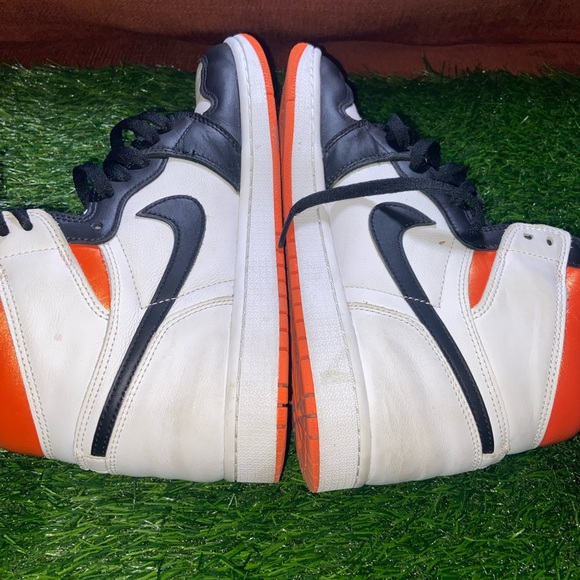 Jordan 1 Electro Orange - Picture 6 of 8